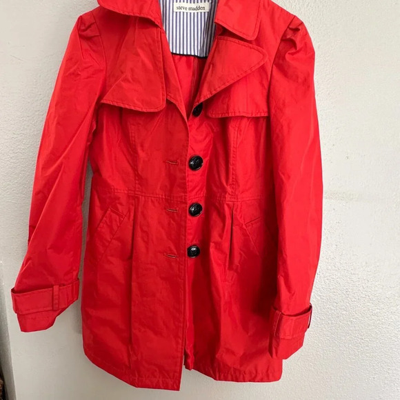 Vintage Steve Madden Red Raincoat Size Medium No holes or stains in good conditi - Picture 2 of 11